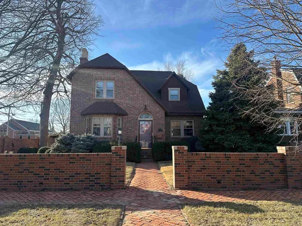 238 Forest Blvd, Hastings, NE 68901