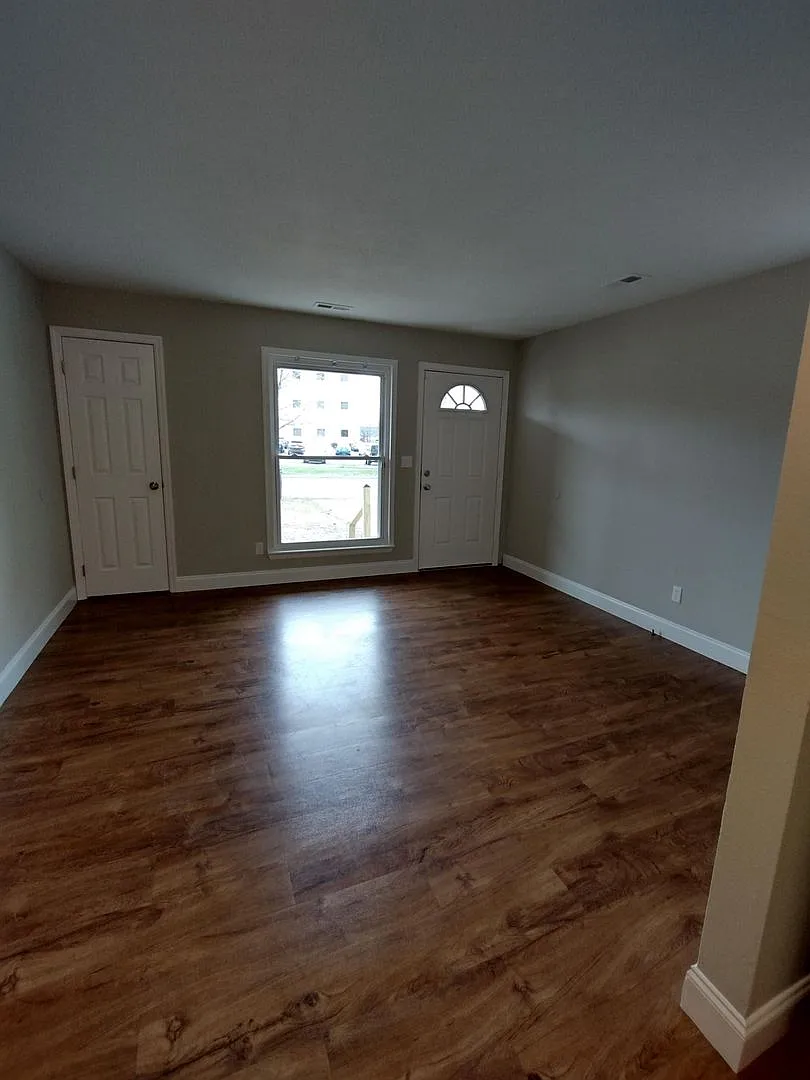 East Ridge 2 Bedroom Duplex — Photo 3
