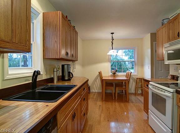 2nd image of 385 Laurel Dr