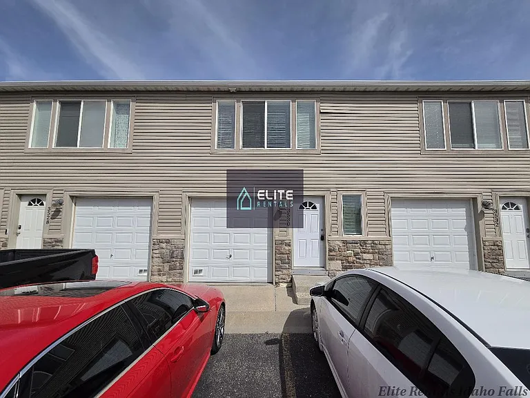 3530 Greenfield Dr — Photo 2