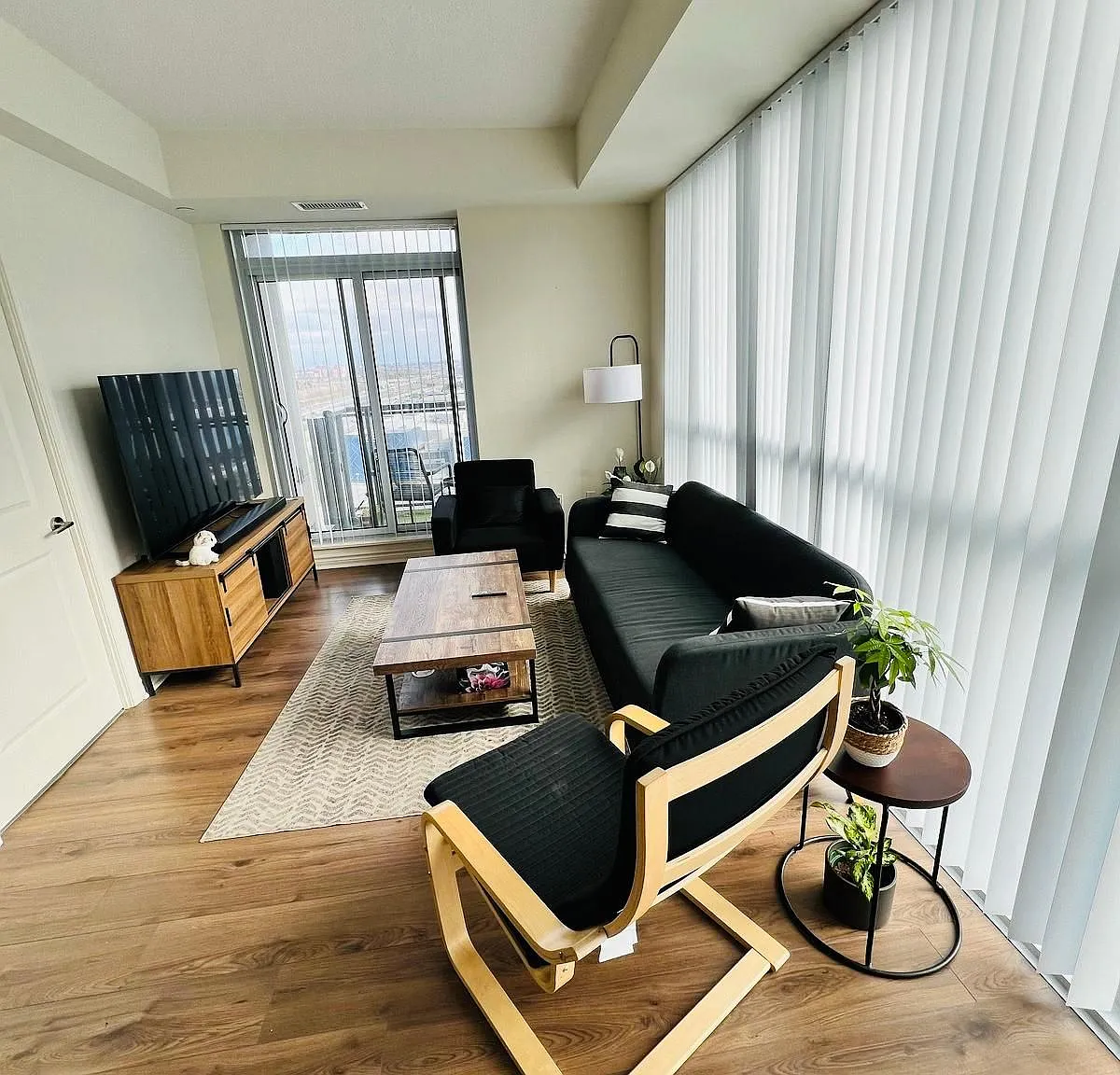 3 bed, $2,950 — Photo 2