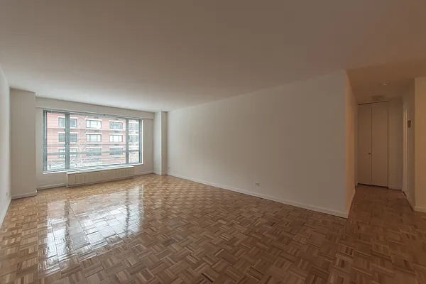 Rented by Solow Realty | media 8