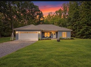 366 Pipe N Tree Dr, Hartfield, VA 23071