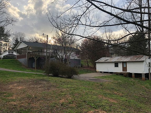 3rd image of 203 S Cricket Dr