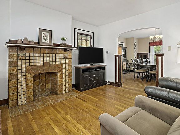 4th image of 48 Bellanca Ave