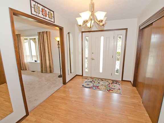 4th image of 40 Newsom Ln