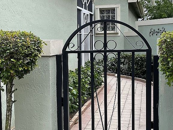 Side entryway