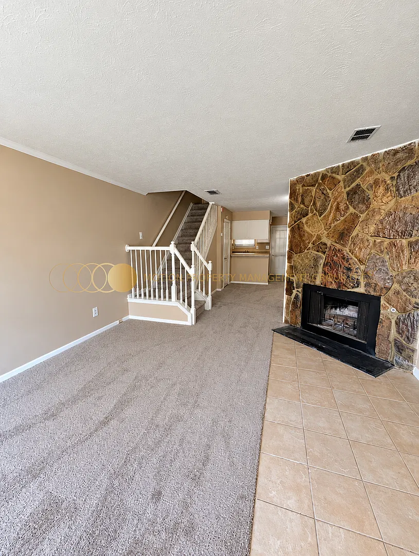 450 Prince of Wales — Photo 2