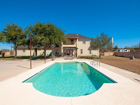 3rd image of 305 Sierra Vista Ln
