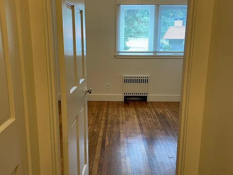 1430 SW Moss St — Photo 23