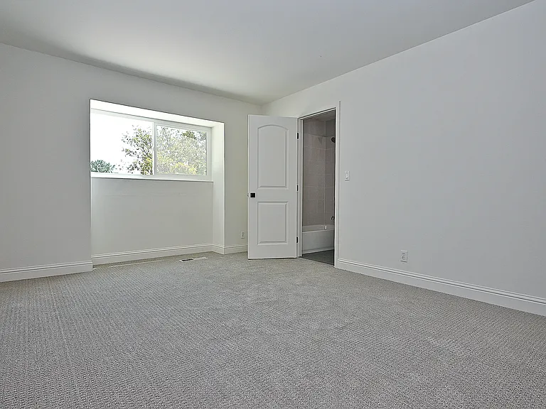 2nd bedroom into full bathroom