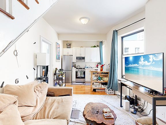 5th image of 312 W 48th St APT 33
