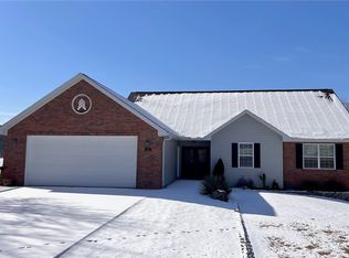 22 Bandy Dr, Holiday Island, AR 72631