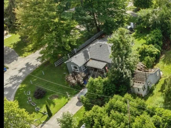 2 Della St, Georgina, ON L0E 1R0