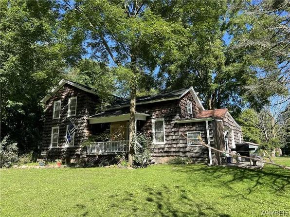 9011 Mountain Rd, Gasport, NY 14067