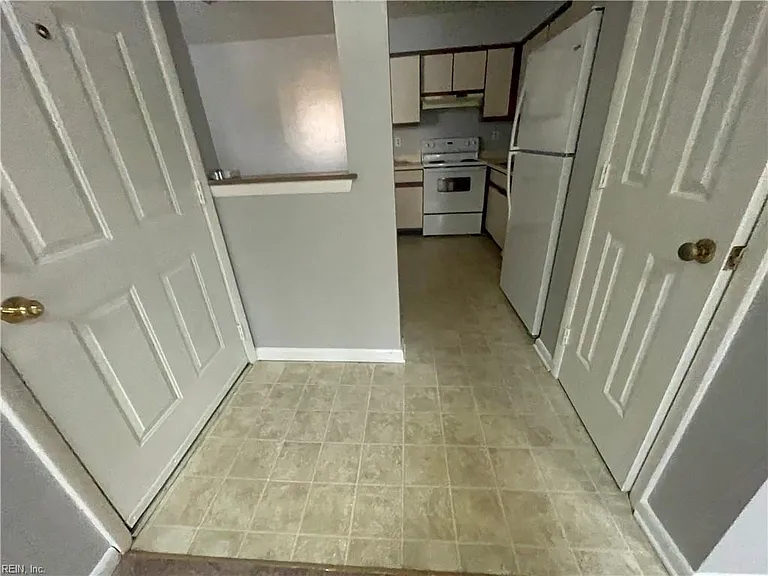 614 Waters Dr — Photo 9