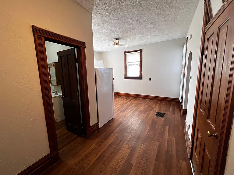 107 S College Ave #4 — Photo 5