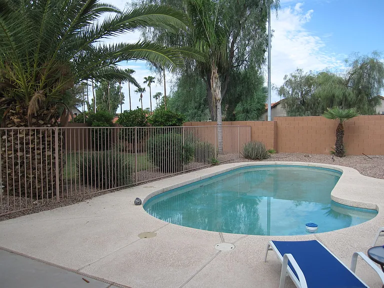 912 N Lakeshore Pl — Photo 3