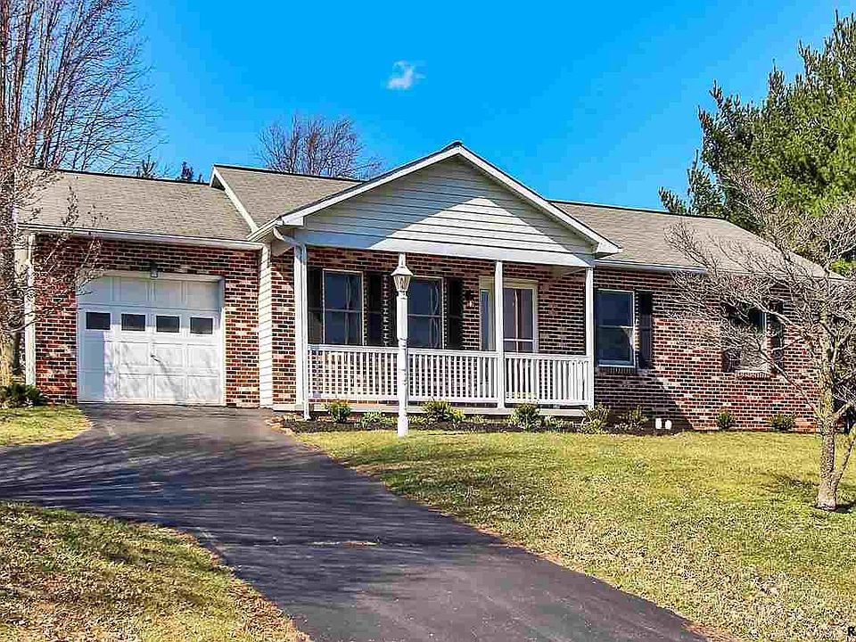 1st image of 216 N Highland Dr