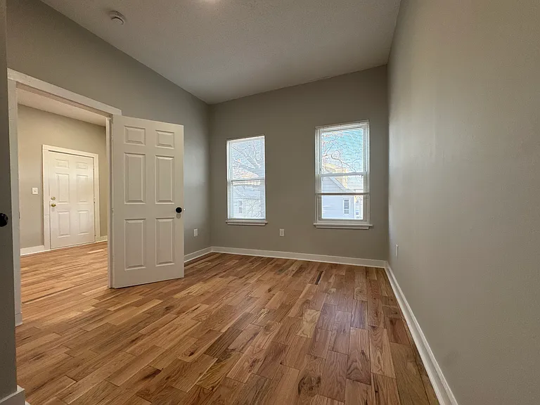 142 Rowe St #4-D — Photo 3