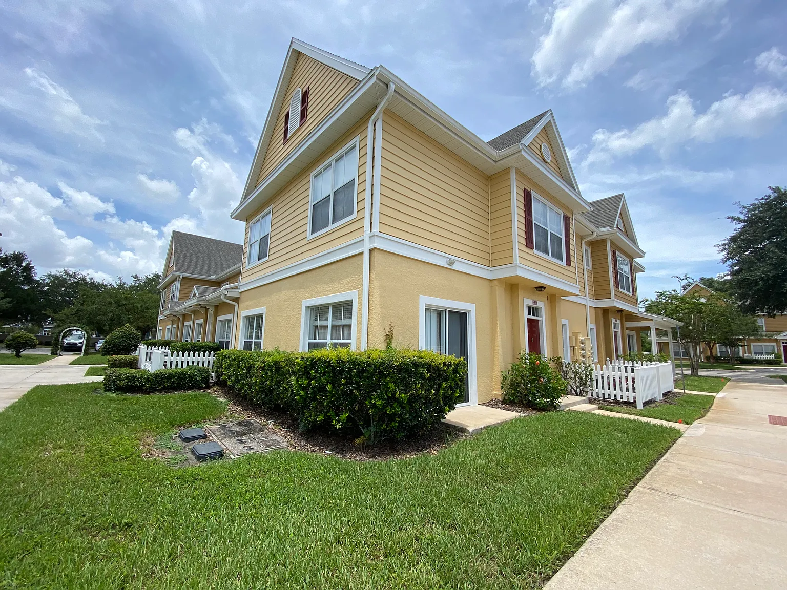 4 bed, 1470 sqft, $1,980 — Photo 2