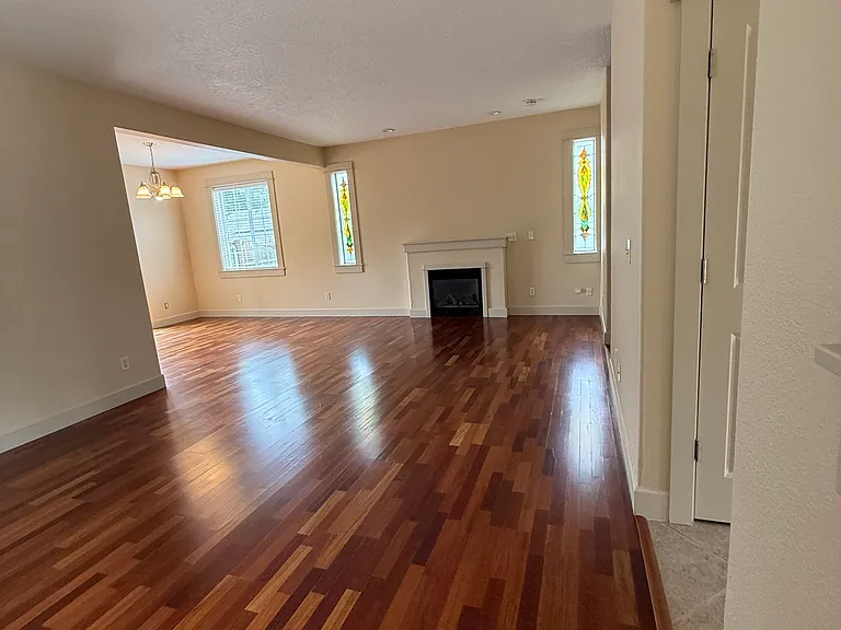 2105 NE Cleveland Ave — Photo 4