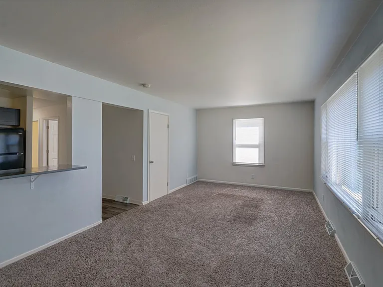 1906 Lake Point Dr #3 — Photo 2