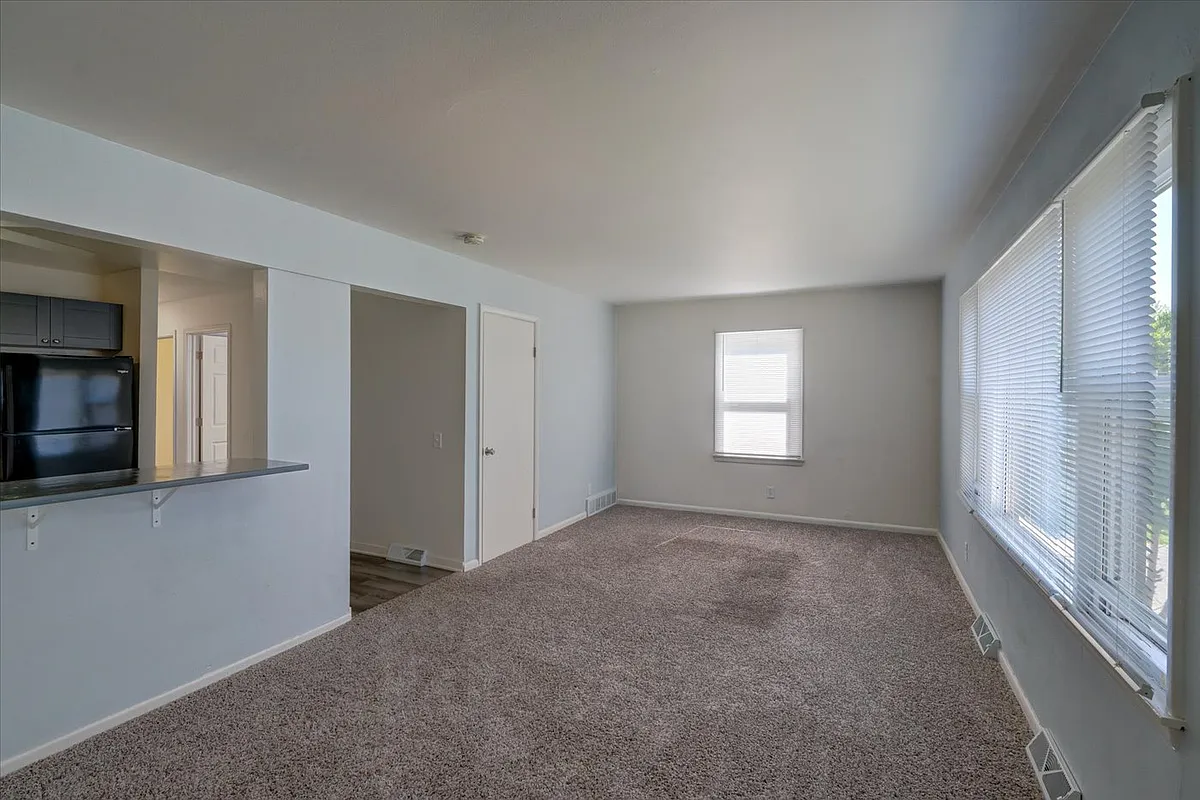 Building Photo - 1906 Lake Point Dr #3