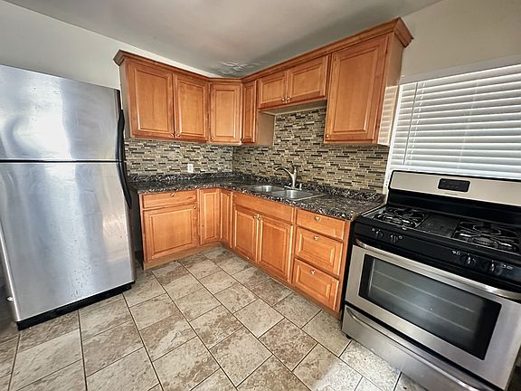 4th image of 1033 26th St