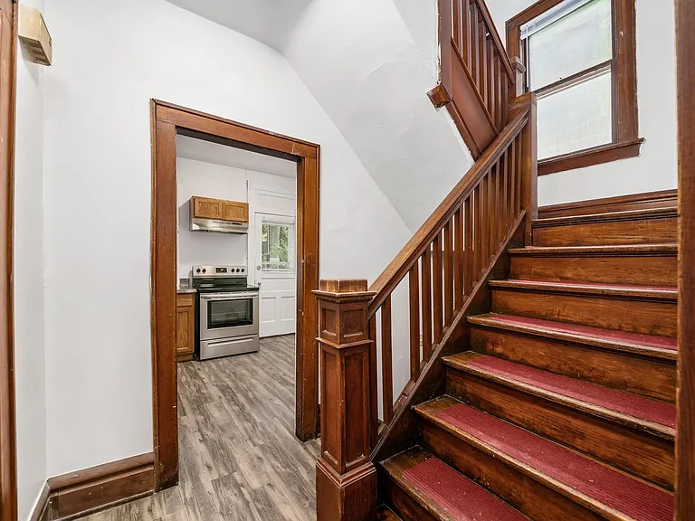 1466 Summit St #MAIN — Photo 13
