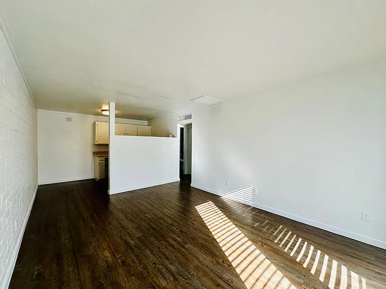 Bel Air Apartments — Photo 17
