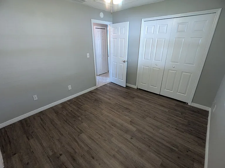 910 S Center St #6 — Photo 13