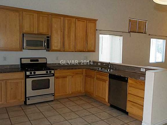 4th image of 328 Sierra Breeze Ave