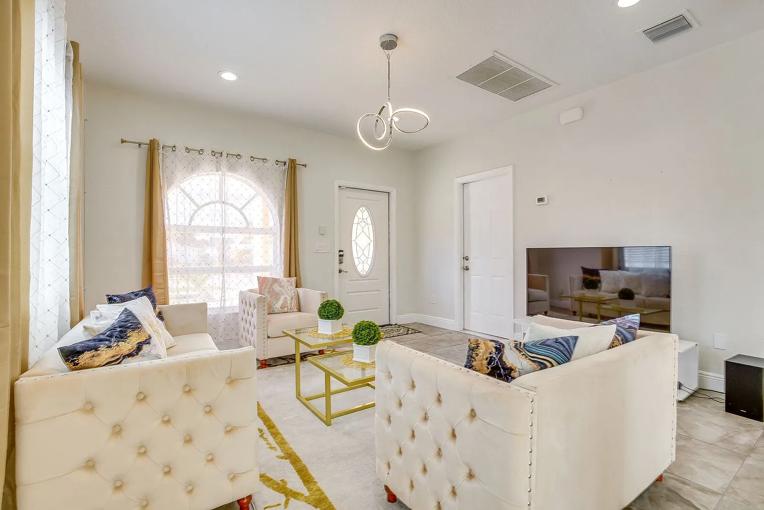 4 bed, 3.0 bath, 1431 sqft, $6,461 — Photo 2