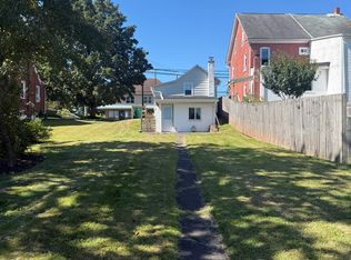 884 Main St, Pennsburg, PA 18073