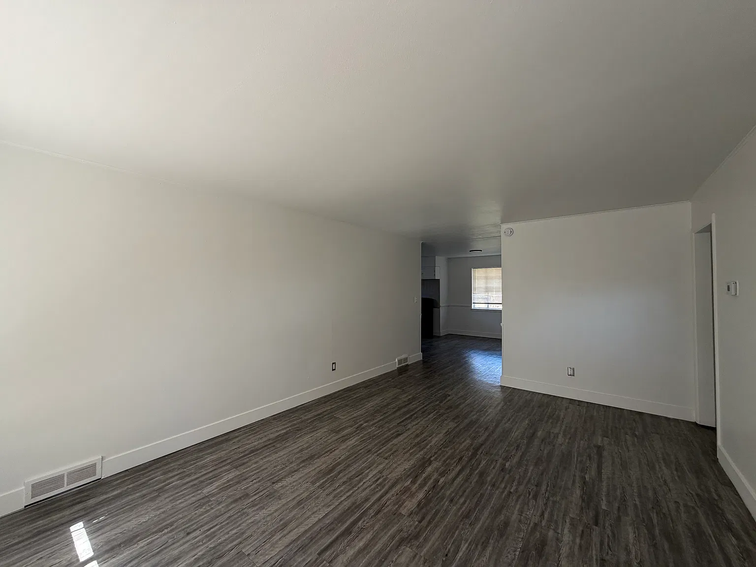 3 bed, 1250 sqft, $1,300 — Photo 2