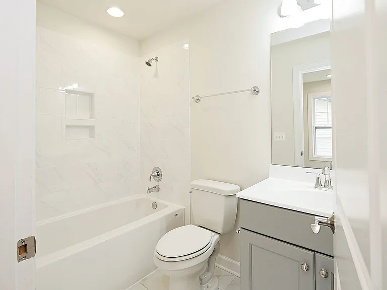 126 Longwood Dr #C — Photo 8