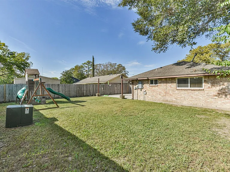 7623 Yellow Pine Dr — Photo 38