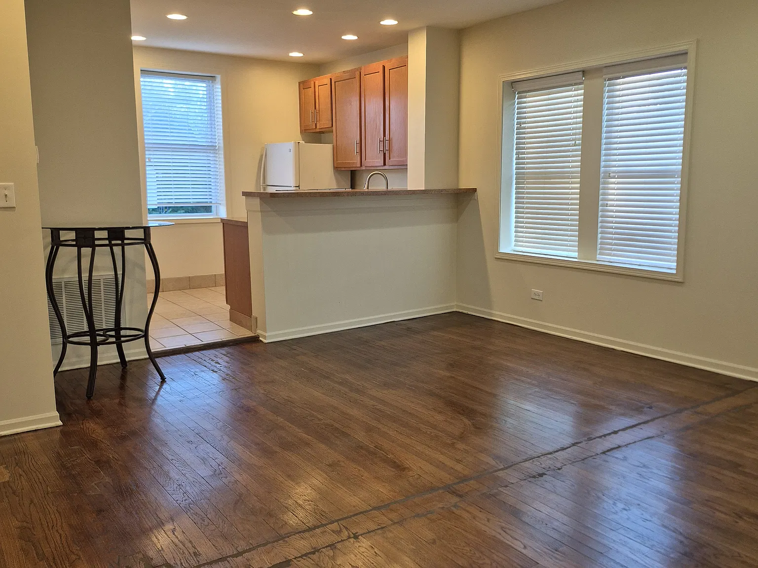2 bed, 800 sqft, $1,400 — Photo 4
