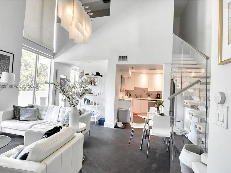 1428 West Ave #204 — Photo 4
