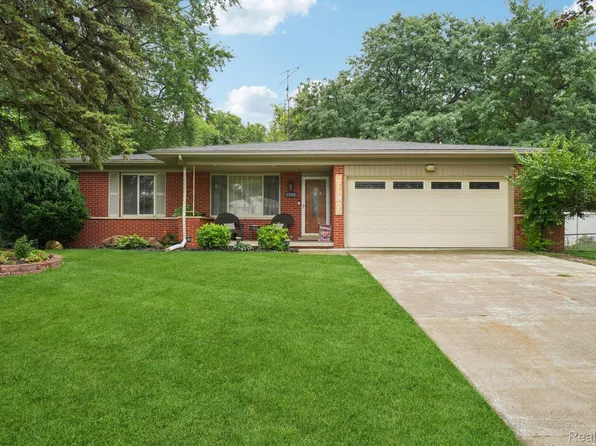 1348 Norfolk Ave, Grand Blanc, MI 48439