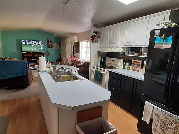 5th image of 65 Twin Creek Dr