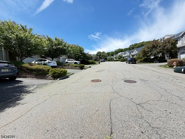 154 Springhill Dr — Photo 3