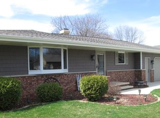 1827 N McIntosh Dr, Appleton, WI 54914