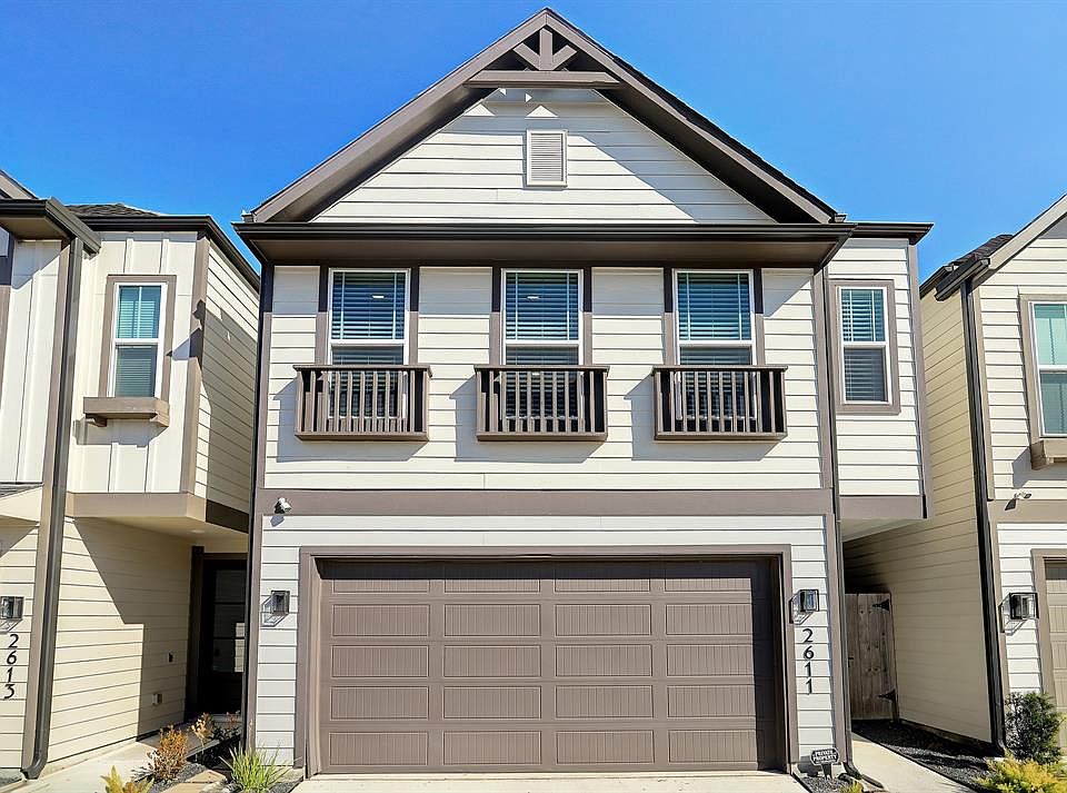 2611 Paul Quinn is a recently constructed 3BR/2.5BA home situated in a gated community in the popular Highland Heights neighborhood.