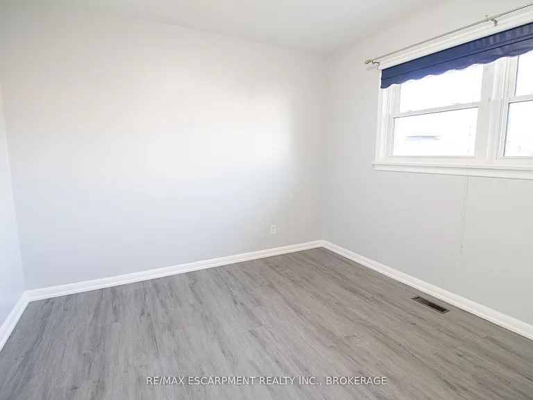 98 James St E #1 — Photo 14