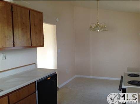 5th image of 910 W B Ave