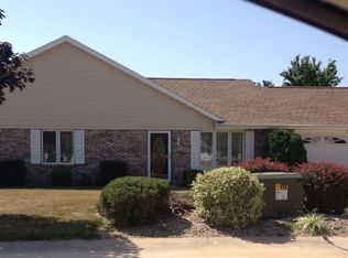213 Scotch Pine Dr, Macomb, IL 61455