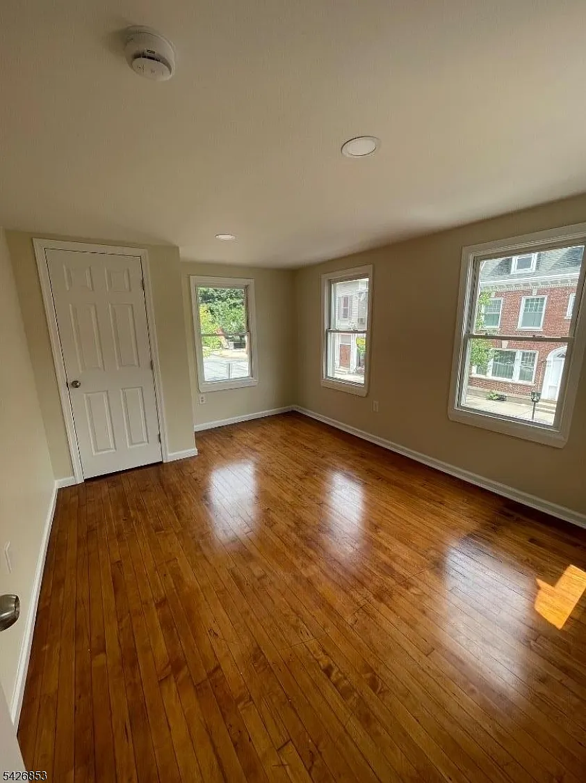 2 bed, 1.0 bath, $1,450 — Photo 3