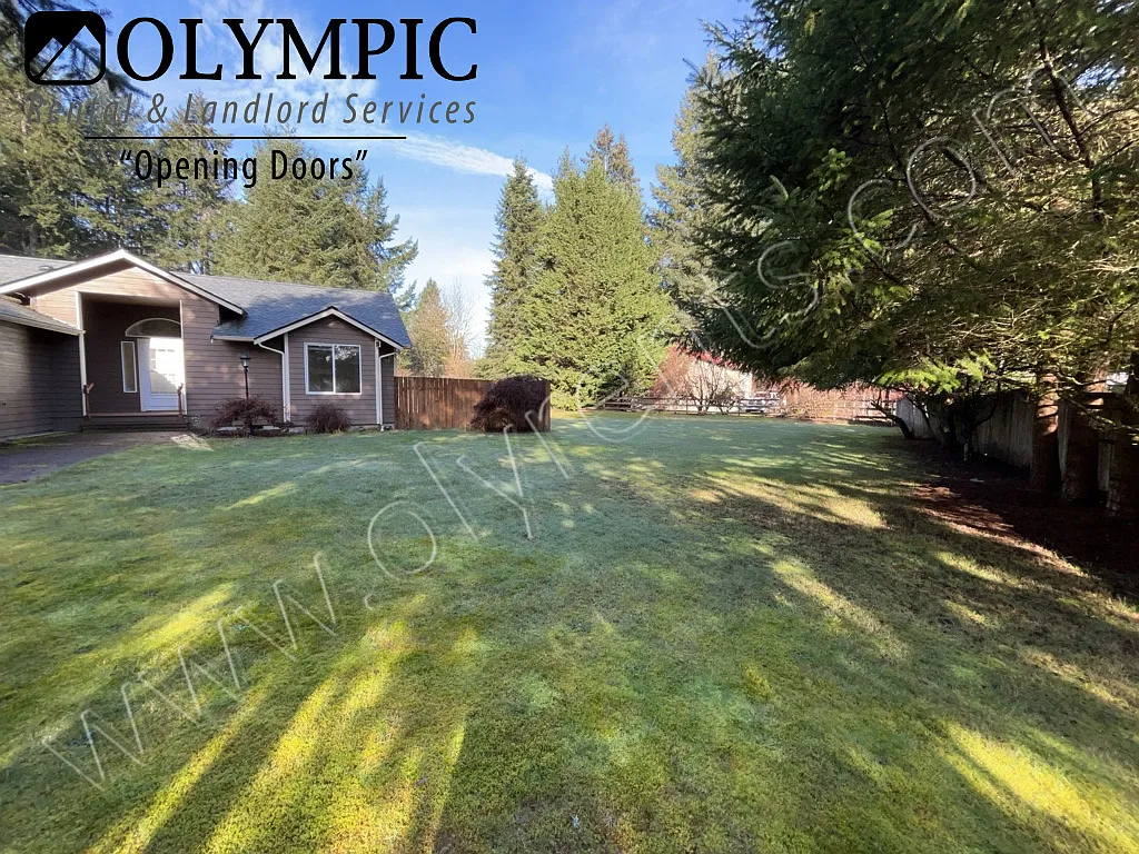 3 Bedroom home with a large fenced yard, RV Parking & AC! — Photo 2